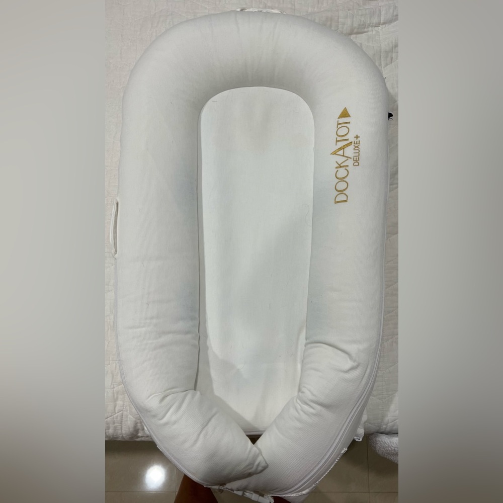 DockAtot deluxe in white